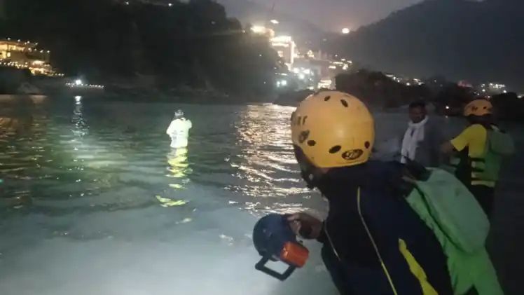 n6878764381762400350077a8735017f75090e7882258d9cdb4d8d8c1fb21f74401b42cdf8355c8649f7e0f