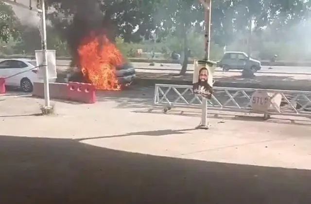 n68861855617628637746111eb36b84c80b700f15833f3f24ef98f0d46cbec3f3761a20350fdc9c56e7ba73