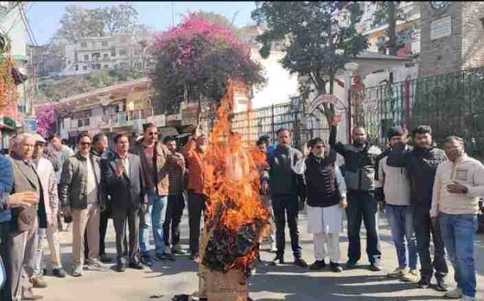 मनरेगा का नाम बदलने का प्रस्ताव, अल्मोड़ा में गुस्से में लाल दिखी कांग्रेस 1 Screenshot 2025 1217 202518