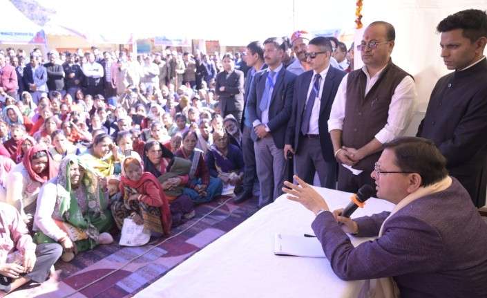 जैनोली में बहुद्देश्यीय शिविर मुख्यसेवक स्टॉल पर बैठे सीएम धामी: सुनी जनसमस्याएं 3 Screenshot 2025 1223 193111