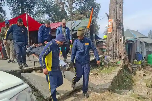 bike-fell-into-ditch-sdrf-rescued-husband-and-wife-and-took-them-to-hospital