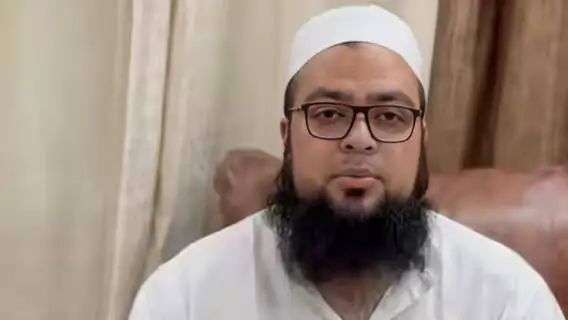 स्कूलों में गीता श्लोक पढ़ने को लेकर नाराज हुए देवबंदी उलेमा कारी इसहाक, बोले- 'ये धार्मिक स्वंतत्रता पर हमला' 1 n6941622811766472507861319a02891731402f5c5a1fa3aa0317cb7577cbc3beb6f06faef6ab734668b50a