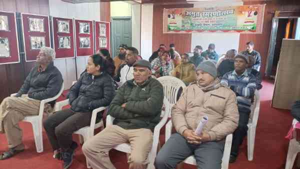 अल्मोड़ा में जन स्वास्थ्य पर जनसंवाद: मुफ्त और सार्वजनिक स्वास्थ्य सेवाओं की मांग, स्वास्थ्य को मौलिक अधिकार बनाने पर जोर 1 Public dialogue on public health in Almora: Demand for free and accessible healthcare services, emphasis on making health a fundamental right.