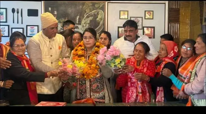 रानीखेत में बीजेपी महिला मोर्चा प्रदेश मंत्री विमला रावत का कार्यकर्ताओं ने किया भव्य स्वागत 3 Screenshot 2026 0106 190627