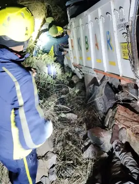 Truck falls into ditch on Badrinath National Highway, 3 injured