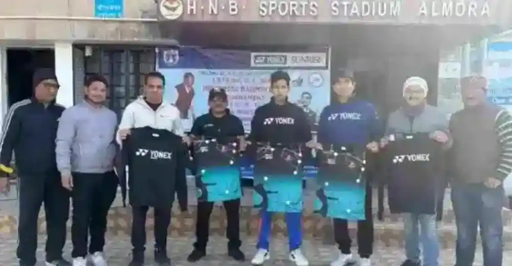 अल्मोड़ा स्वर्गीय सीएल सेन मेमोरियल बैडमिंटन टूर्नामेंट 17 फरवरी से, टी-शर्ट हुई लाँच 3 almora-late-cl-sen-memorial-badminton-tournament-february-17