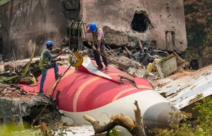 n70069509317709140779155b4f3f6c15b9642b3814ed70ef3bc53c4f57a7fd235571b66eb0bbf29e50c75b