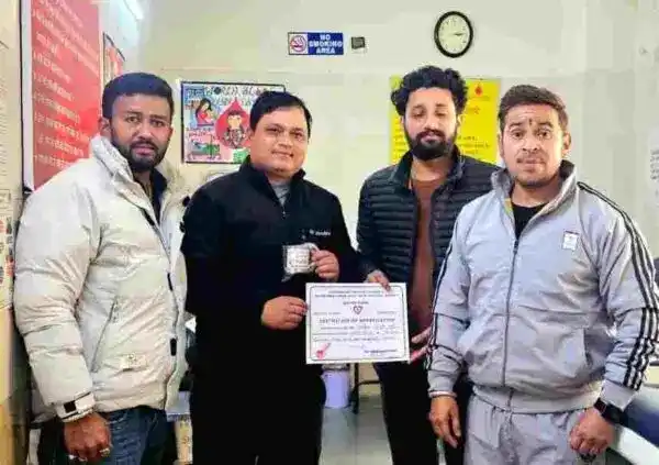 nainital-a-moving-car-caught-fire