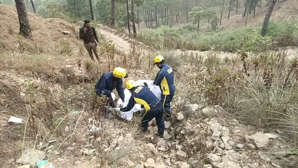 https://www.uttranews.com/canter-falls-into-ditch-in-pithoragarh-one-dead