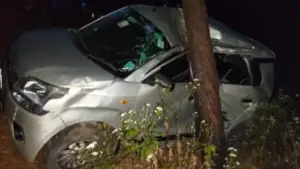 almora-car-falls-ditch-in-salt