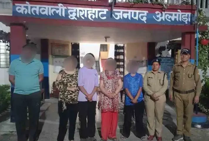 Police took prompt action - two minor girls who were wandering were handed over to their families