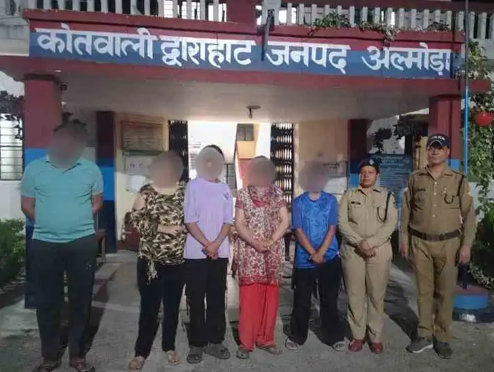 Police took prompt action - two minor girls who were wandering were handed over to their families