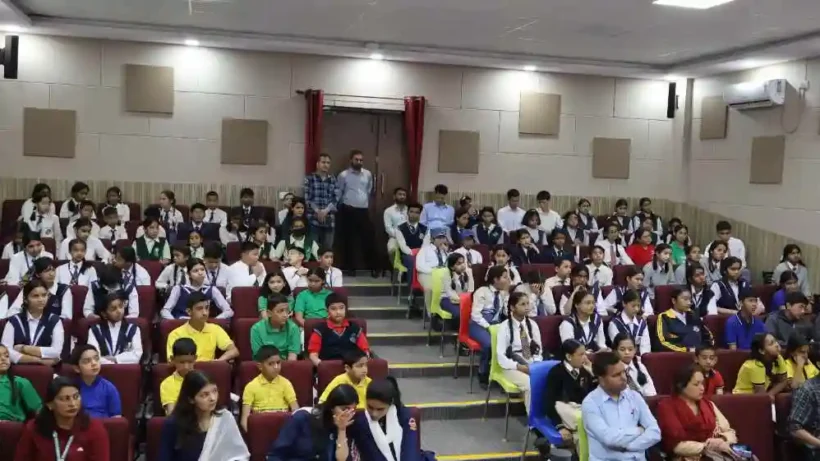 Priyal Dixit Chhavi and Mehak won in the grand program competitions on World Earth Day at Manaskhand Science Centre.