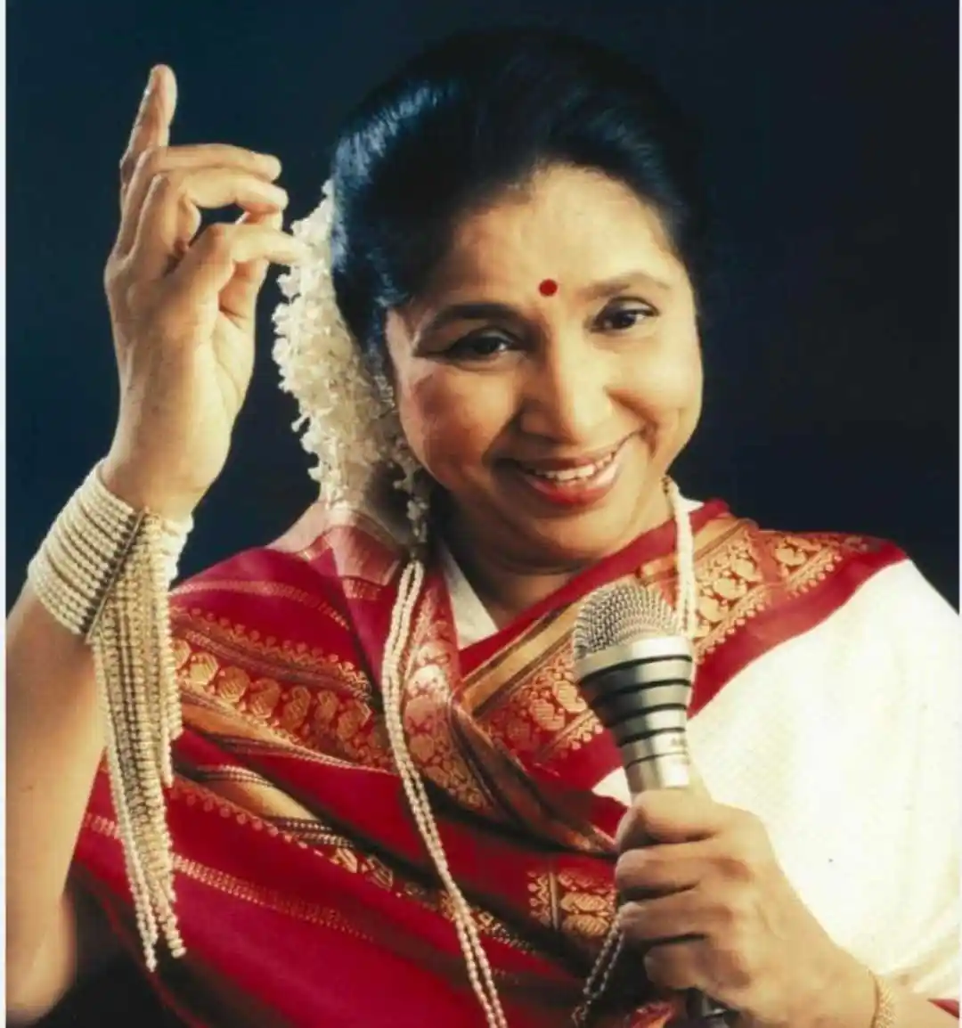 Singer Asha Bhosle passes away