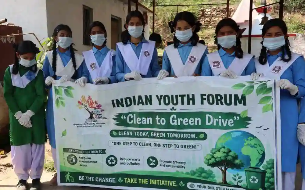 Almora news- Indian Youth Forum launched cleanliness campaign in Daulaghat, collected garbage from river and public places