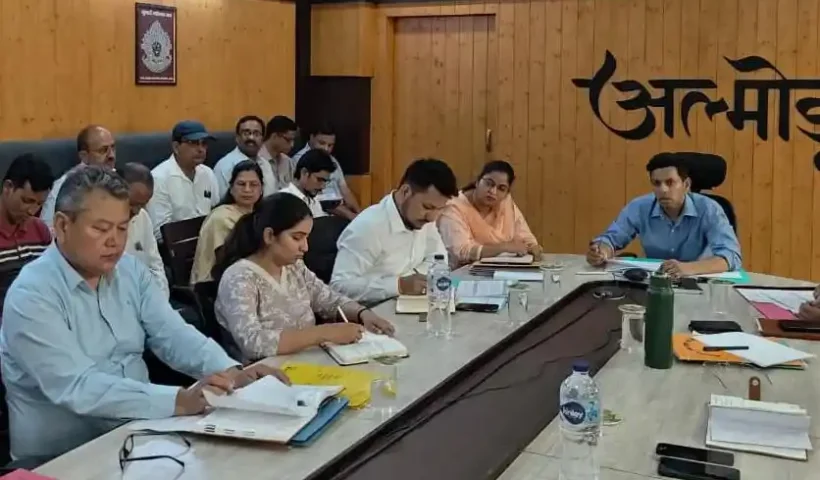 DM Anshul Singh is strict regarding disaster management before monsoon in Almora, notice issued to Executive Engineer of Ranikhet Irrigation Department missing from the meeting