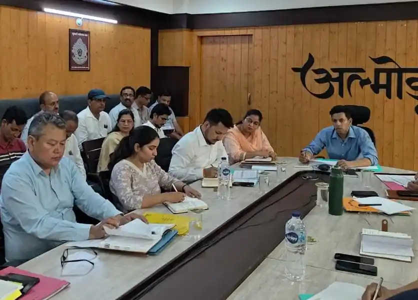 DM Anshul Singh is strict regarding disaster management before monsoon in Almora, notice issued to Executive Engineer of Ranikhet Irrigation Department missing from the meeting