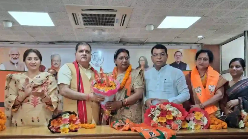 Many veterans including Rudrapur's prominent leader Meena Sharma joined BJP