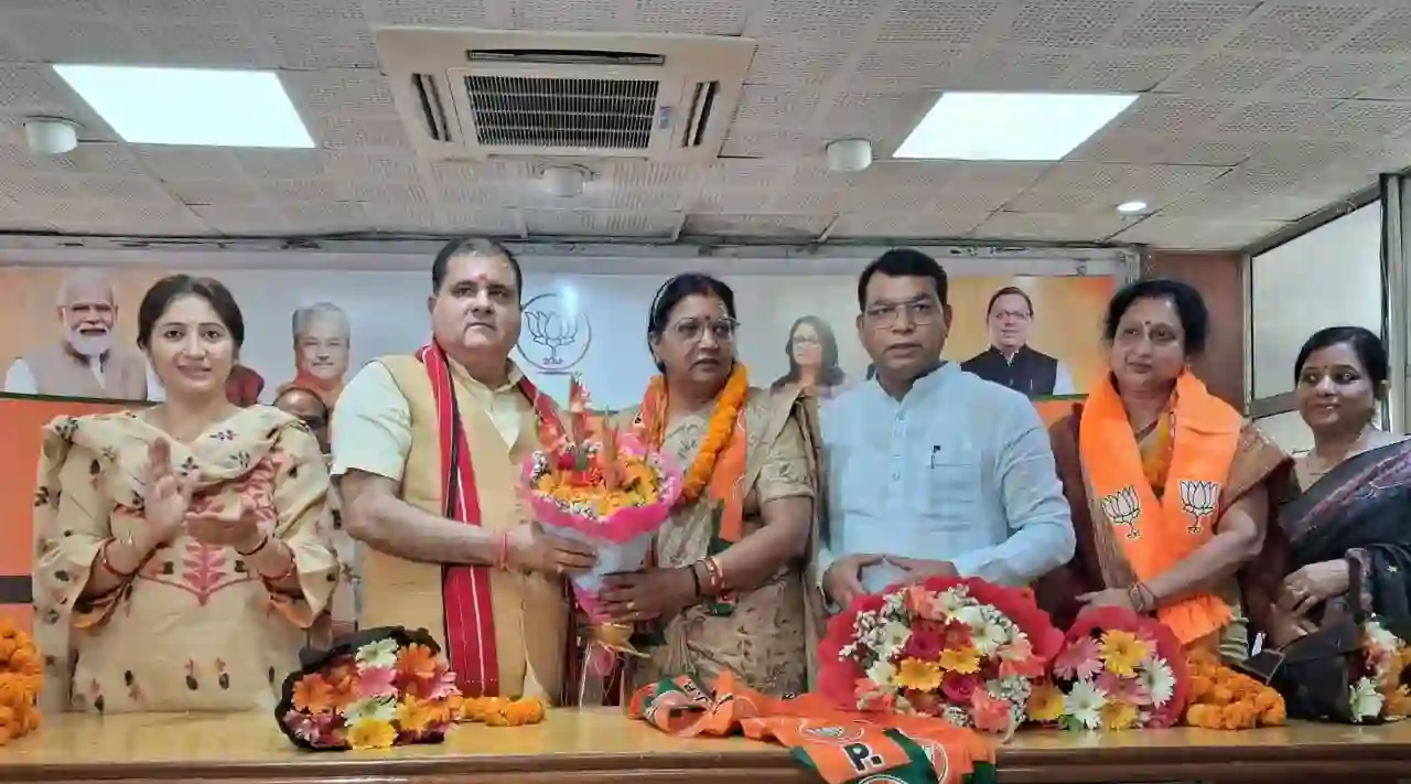 Many veterans including Rudrapur's prominent leader Meena Sharma joined BJP