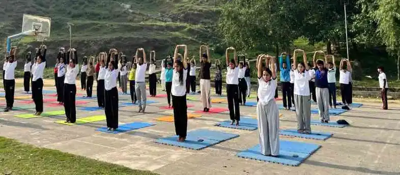 Message of Yoga and Ganga conservation echoed in Simlani Sports Ground of Almora, free yoga camp will run till 21st June
