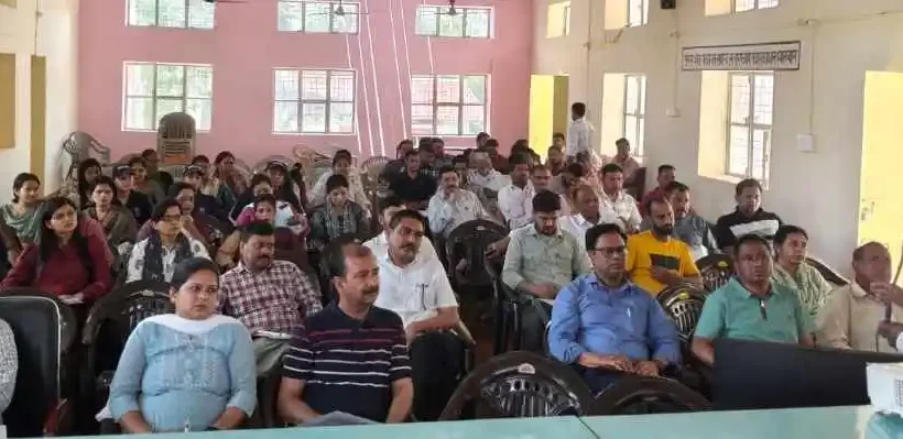 Organization of Vanagni Chaupal in Hawalbagh, emphasis on public participation and public awareness to save forests.