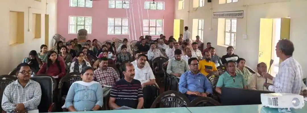 Organization of Vanagni Chaupal in Hawalbagh, emphasis on public participation and public awareness to save forests.