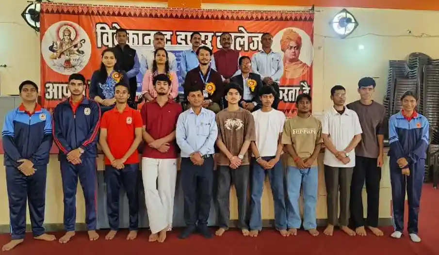 Uttarakhand Gramin Bank honored meritorious students of board exam in Almora