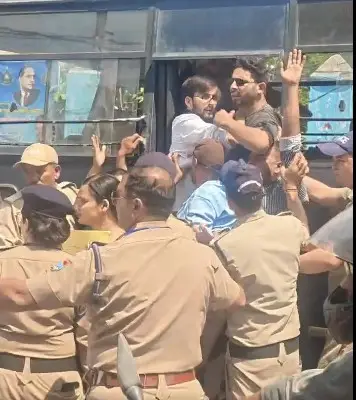 youth-congress-workers-arrested-in-almora-for-protesting-against-cm-dhami