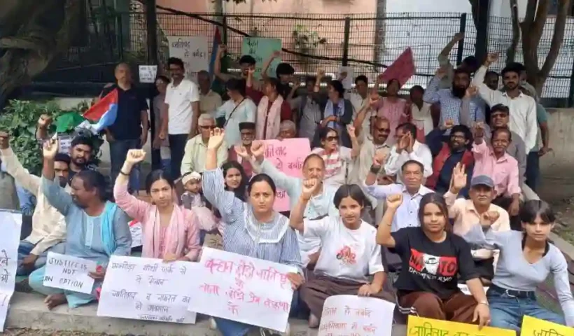 sit-in-protest-at-almoras-gandhi-park-against-the-ketan-murder-case-in-tehri
