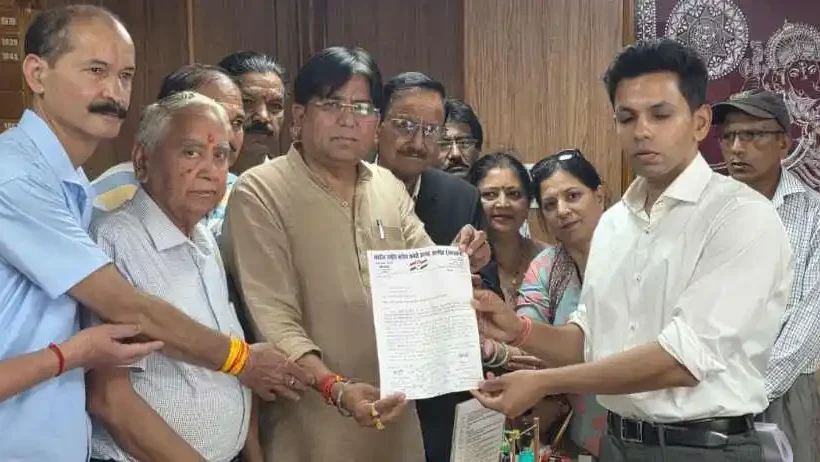 almora-congress-submits-memorandum-to-governor-demanding-cancellation-of-39-doctors-transfer