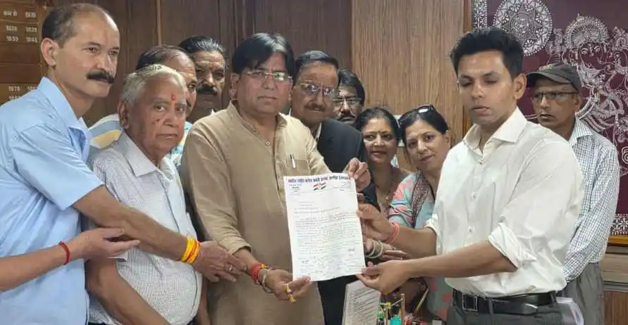 almora-congress-submits-memorandum-to-governor-demanding-cancellation-of-39-doctors-transfer