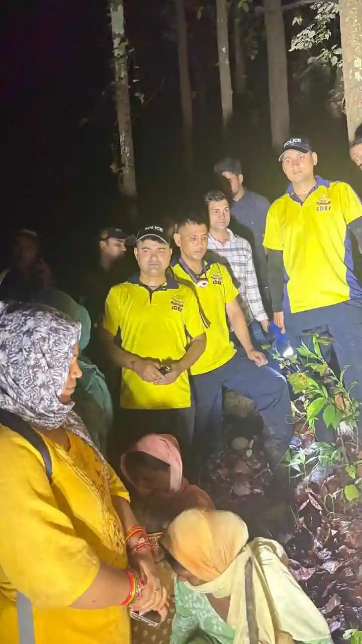 sdrf-rescues-5-women-lost-in-dense-forest