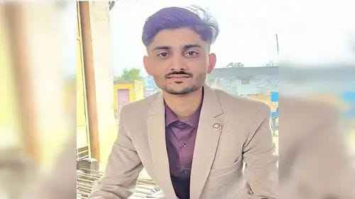 The young man's foot suddenly slipped from the train and he died in Delhi. He was going to his village and had got married just 6 months ago.